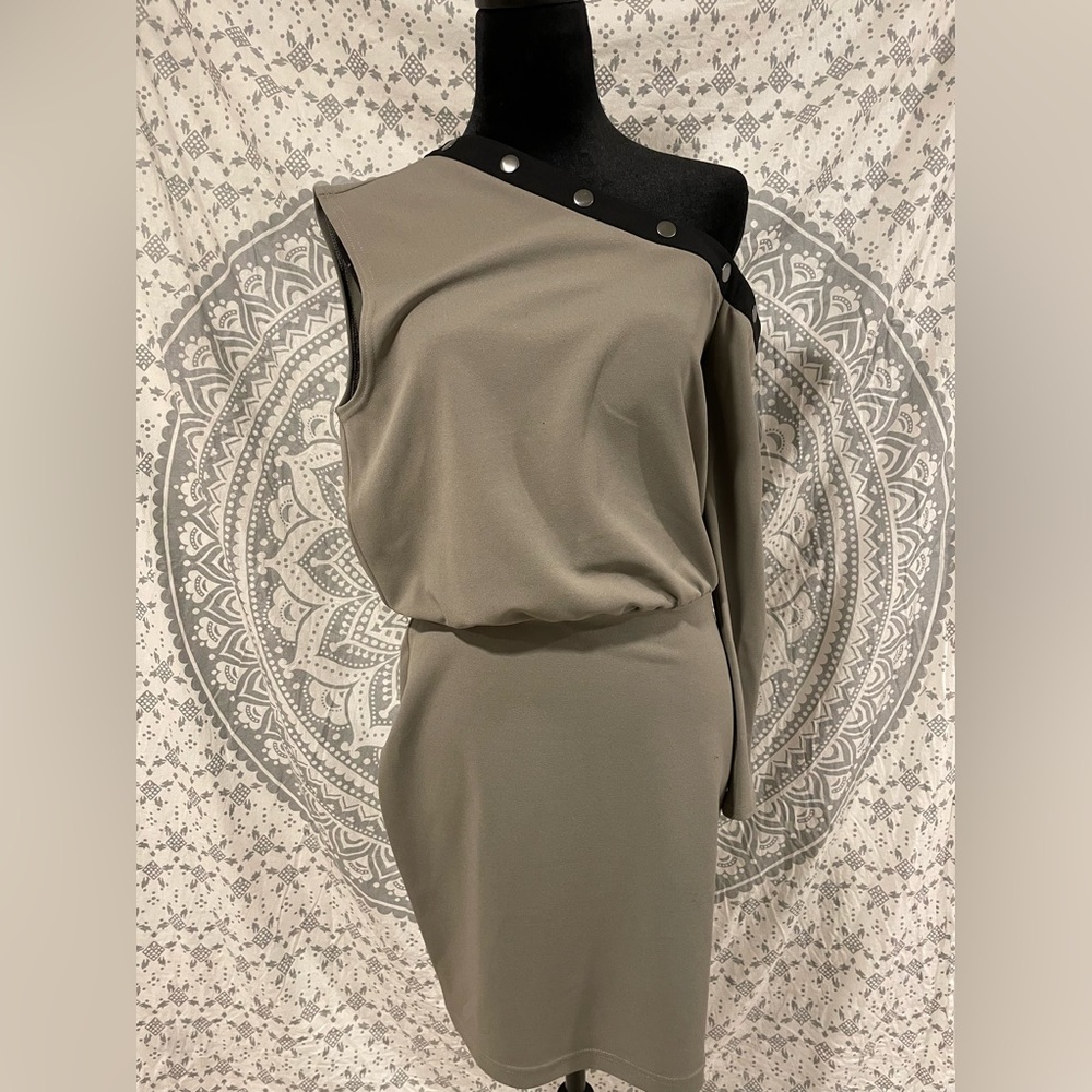NWT OFF THE SHOULDERS DRESS